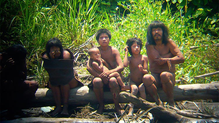 Fotos: Publican nuevas imágenes de una tribu amazónica aislada