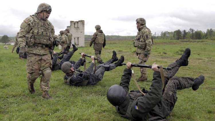 EE.UU. entrenará oficialmente a militares de Ucrania a partir de otoño