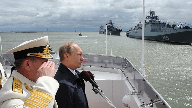 Putin: "La Armada proporciona a Rusia capacidades defensivas con éxito"