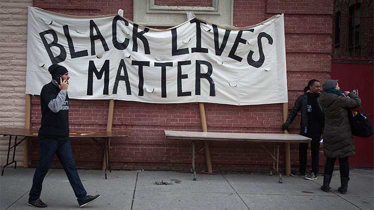Político estadounidense: "El lema 'la vida de los negros importa' ofende a los blancos"