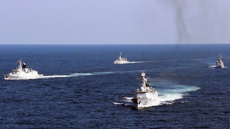 La Armada china realiza un entrenamiento con fuego real en el mar de la China Meridional 
