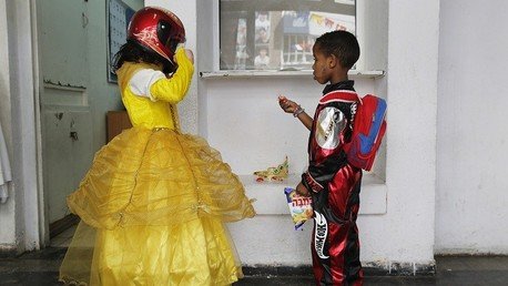 Una niña mexicana promueve la igualdad de género con un libro que escribió a los 8 años