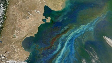 Foto: El plancton ilumina las nubes sobre el océano Antártico