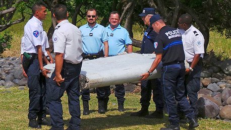 El número de serie del fragmento del avión hallado en el Índico pertenece a un Boeing 777
