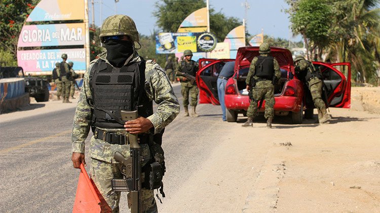 Militares mexicanos secuestran a un empresario y le roban medio millón de pesos