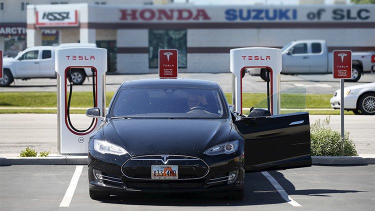 Tesla, ¿amenaza para la industria del petróleo?