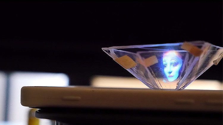 ¿Cómo convertir su 'smartphone' en un proyector de hologramas 3D?