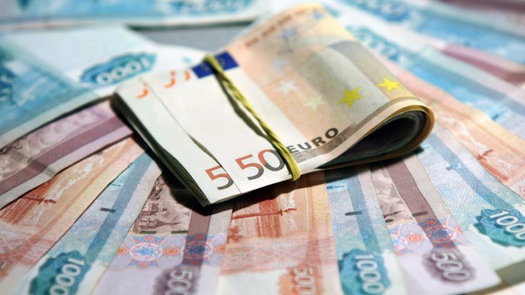70 rublos por euro: la moneda rusa cae a un mínimo de seis meses