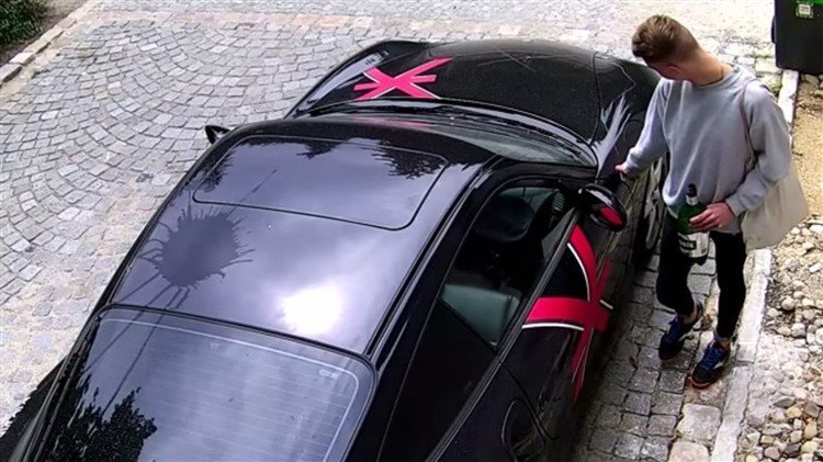 Rayan el Porsche de un cantante checo que simpatiza con el nazismo