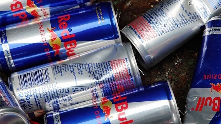 Una mujer pierde la vista tras ingerir diariamente 28 latas de Red Bull