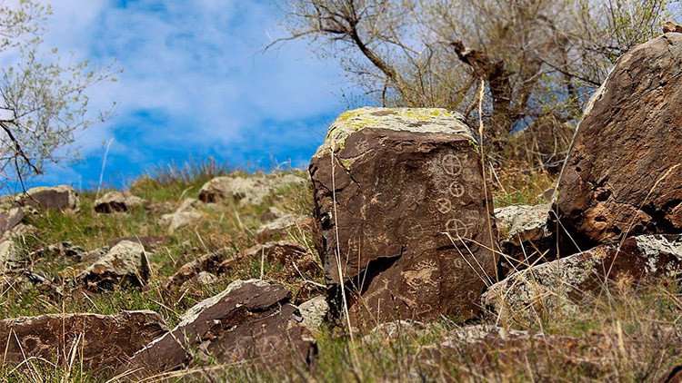 ¿Quiénes grabaron estos petroglifos hace 10.000 años en los confines de Siberia?