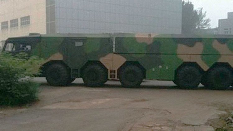 Automovilistas captan en China un nuevo "vehículo gigante" para lanzar misiles