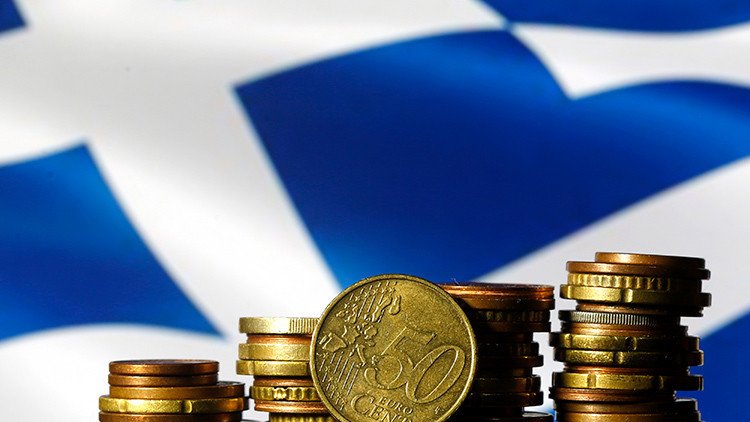 Cuando reina la crisis: ¿Cuántos euros guardan los griegos debajo del colchón?