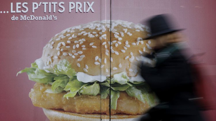 McDonald's se disculpa tras prohibir a sus empleados compartir comida con sin techo