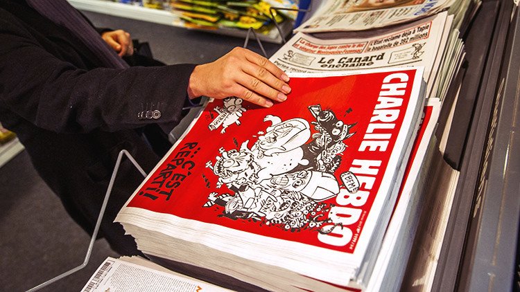 La Red 'explota' de indignación:  'Charlie Hebdo' se burla del Boeing malasio desaparecido