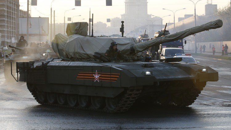 Nuevas unidades de tanques rusos se desplegarían en Crimea