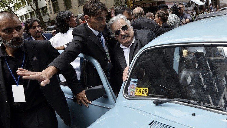 Vídeo: Una caravana de 30 escarabajos recibe a José Mujica en Guatemala