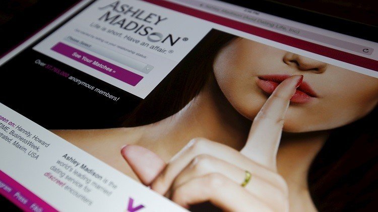 Los 'hackers' publican los datos robados del sitio de infieles Ashley Madison 