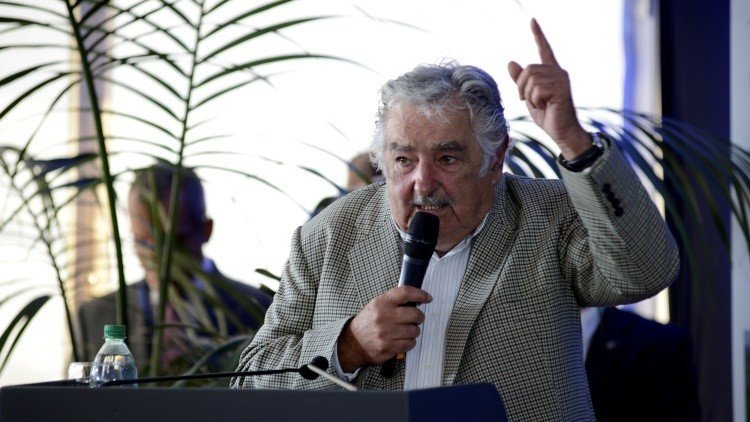 Mujica: Evitar a los "paracaidistas" en la política, remedio contra la corrupción