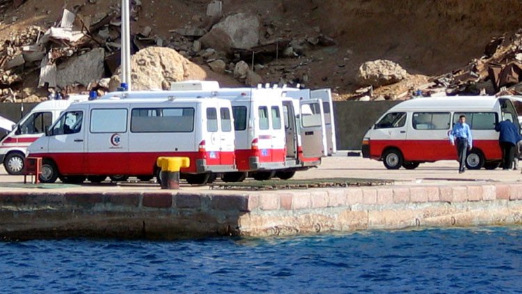Egipto: Naufraga un barco en el mar Rojo con decenas de turistas a bordo