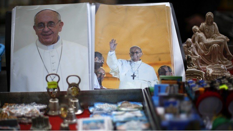 El Vaticano en venta: alquile la capilla Sixtina, cene con el papa o compre archivos secretos