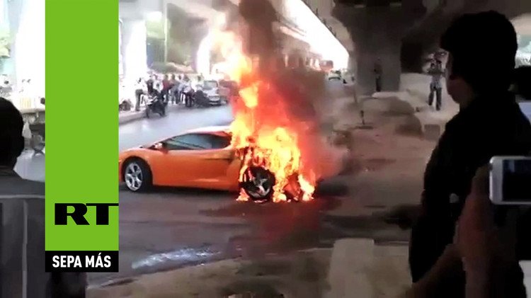 Un Lamborghini Gallardo se incendia en plena avenida