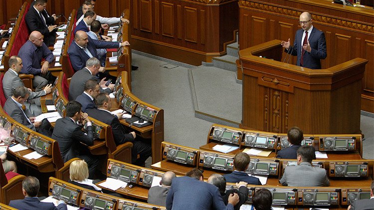 "Escaños parlamentarios en Ucrania fueron comprados por millones de dólares"