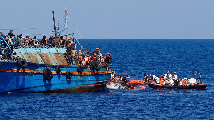 Se hunde cerca de Libia un barco con centenares de inmigrantes a bordo