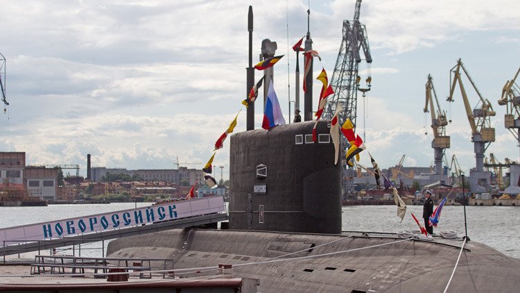 Diputados británicos acusan a España de "provocación" por acoger un submarino ruso