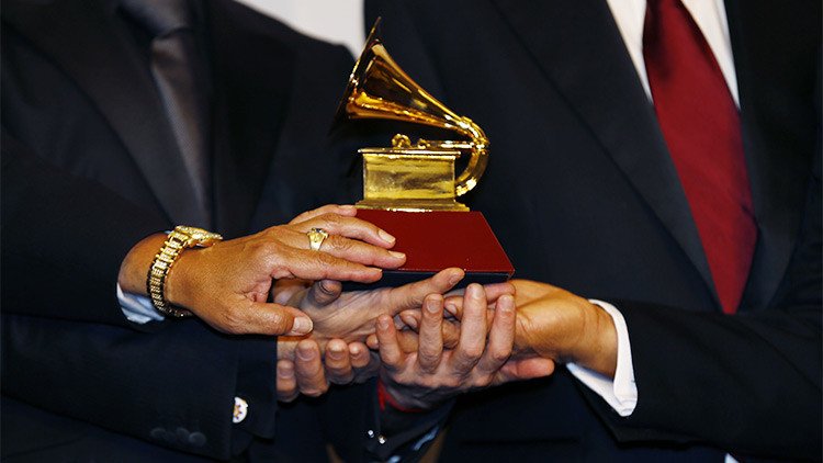 La academia que entrega los Grammy Latinos arremete contra el racismo de Trump