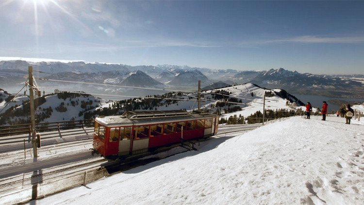 ¿Servicio o discriminación?: Una empresa suiza lanza trenes especialmente para chinos