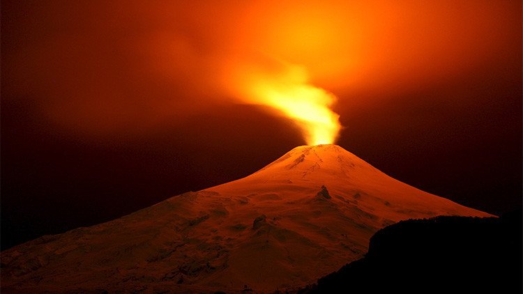 ¿Qué pasaría si se lanzara una bomba nuclear en un volcán?