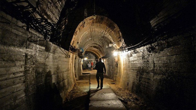 Video: Un equipo de periodistas se pasea por los túneles cercanos al legendario tren nazi 