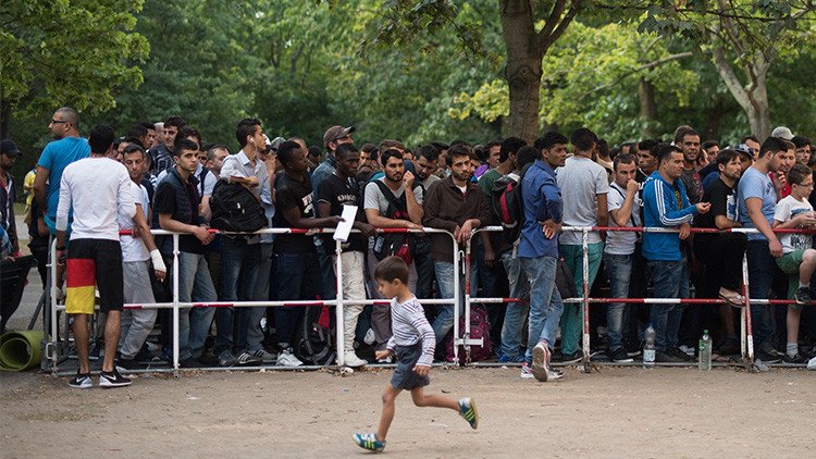 Schroeder: "Europa no debe crear una nueva 'cortina de hierro' ante los inmigrantes"