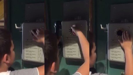 "¿Y esto cómo se usa?": el encuentro de un niño y un antiguo teléfono público