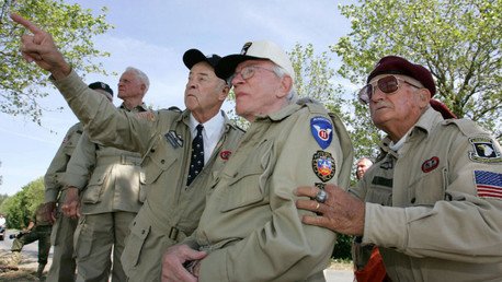 Un veterano de la Segunda Guerra Mundial recupera su billetera 70 años después