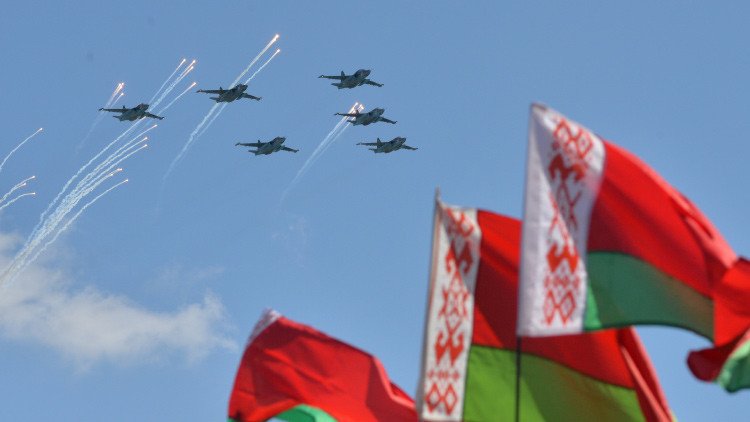 Medvédev: "Rusia creará una base aérea en Bielorrusia para proteger el país vecino"