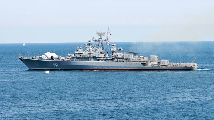 La Armada de EE.UU. respira al fin: un buque de guerra ruso saluda a uno de sus destructores