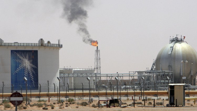 Arabia Saudita bajará en octubre el precio del petróleo para EE.UU. y Europa
