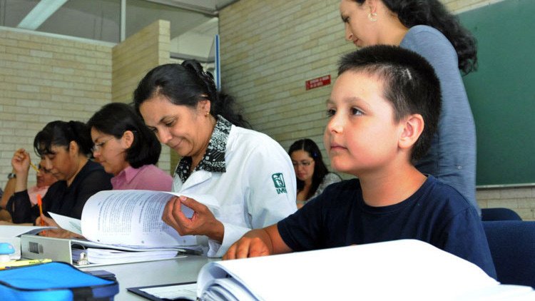 Niño mexicano de 9 años que cursa bioquímica y energía molecular en la UNAM habla con RT