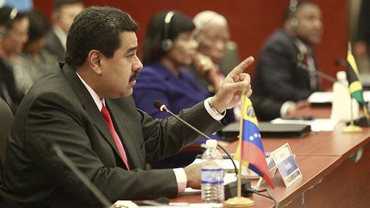 Maduro: "Santos tiene una camisa de fuerza que le impuso la oligarquía mediática"