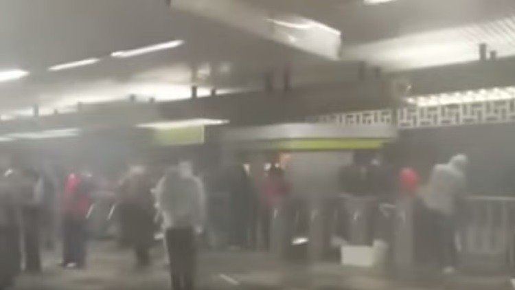 Una fuerte tormenta 'se cuela' en el metro de Ciudad de México