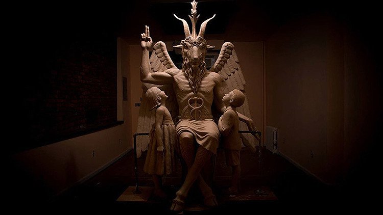 La polémica estatua de satán 'sobrevuela' Arkansas