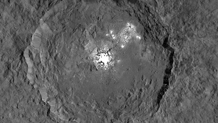 La NASA publica la foto más detallada de los enigmáticos puntos brillantes de Ceres