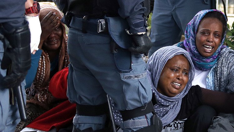 Política sueca: "La solución para parar a los refugiados es una ametralladora"