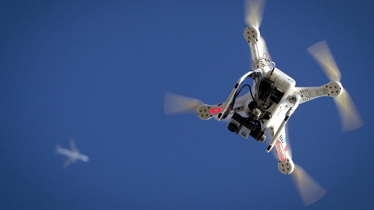 "Si usted planea asistir a los actos de la visita papal, por favor deje su dron en casa"