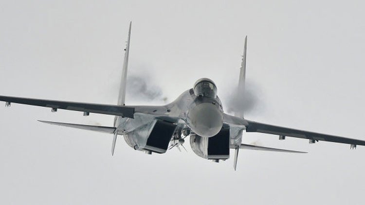 Analistas estadounidenses sugieren que los F-35 no podrían actuar contra los Su-35 rusos sin apoyo