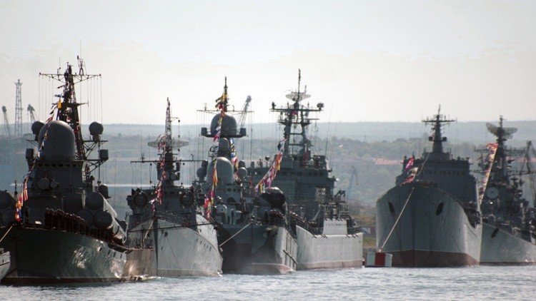 La flota rusa del mar Negro se equipa con submarinos, patrulleros y aviones de asalto