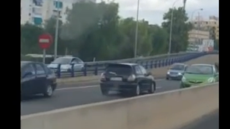 Conductor kamikaze siembra el pánico en una autopista de Palma de Mallorca