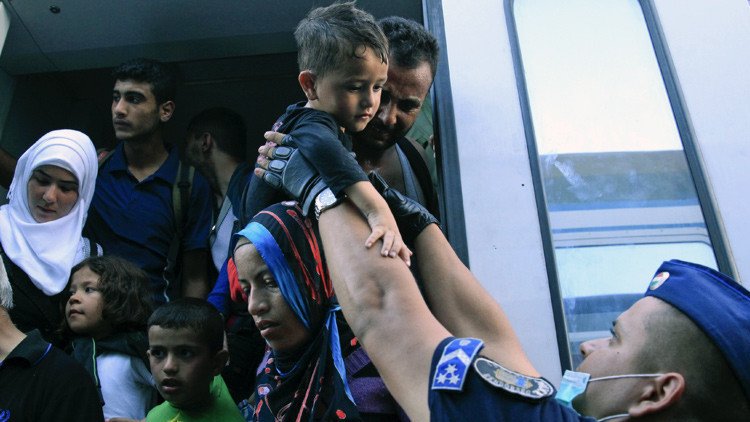 Hungría intercepta en la frontera un tren con migrantes proveniente de Croacia